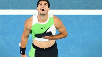 Após uma vitória convincente sobre Djokovic, Alcaraz completou sua coleção de títulos de Grand Slam na idade mais jovem da história.