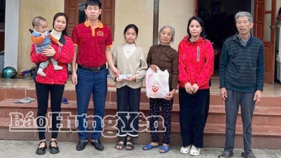 Minh Tam Hung Yen välgörenhetsförening donerade 40 presentpaket till familjer i svåra omständigheter.