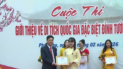 Khuất Thị Kim Ngân tanár első díjat nyert a Tường Phiêu közösségi ház történelmi helyszínét bemutató versenyen.