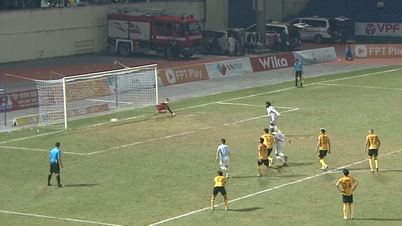 Video: Xuan Son neproměnil penaltu a způsobil tak remízu týmu Steel Green Nam Dinha v zklamání.