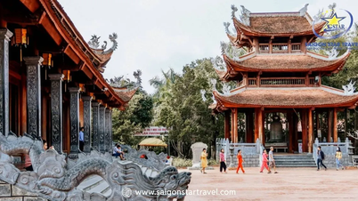 Los jóvenes del delta del Mekong están cautivados por el "lugar de la sesión de fotos del Tet" en el Monasterio Zen del Sur de Truc Lam.