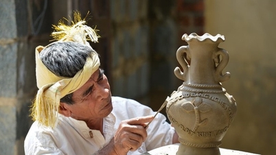 चाम मिट्टी के बर्तनों की कला विरासत के संरक्षण पर एक रिपोर्ट तैयार करें।