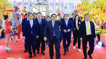 O primeiro-ministro Pham Minh Chinh participou da cerimônia de abertura da Feira da Primavera de 2026.