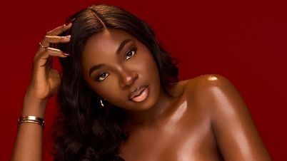 The 26-year-old singer died after being bitten by a venomous snake.