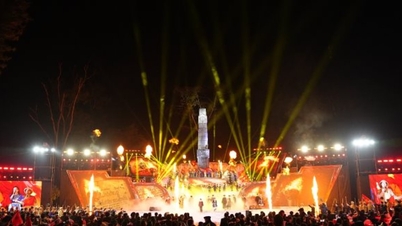 Las emociones aumentaron durante el programa televisado que conmemoró el 85 aniversario del regreso del presidente Ho Chi Minh a Vietnam.