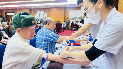 Phường Tây Tựu khám, tư vấn sức khỏe cho hơn 300 người có công nhân dịp Tết Bính Ngọ