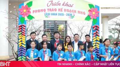 កុមារនៅក្រុងហាទីញ ប្តូរសំរាមកែច្នៃយកអំណោយដោយក្តីរំភើប។