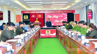 Đồng chí Bí thư Tỉnh uỷ Hầu A Lềnh thăm, chúc Tết và làm việc với Công an tỉnh