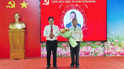 អានយ៉ាង៖ នៅតំបន់ និងអង្គភាពជាច្រើនបានរៀបចំពិធីប្រគល់ផ្លាកសញ្ញាបក្សក្នុងពានរង្វាន់ជំនាន់ទីបី នៅថ្ងៃទី៣ ខែកុម្ភៈ។