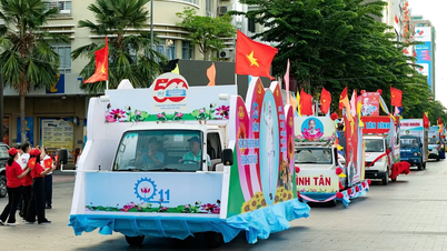 Ho Chi Minh City organizes a parade of 168 decorated floats to promote the 16th National Assembly elections.