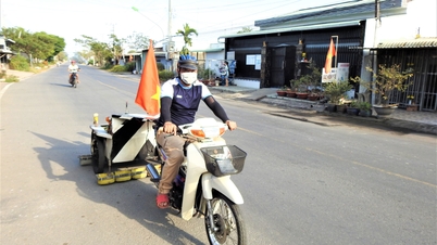 Giữa phố đông, có một người lặng lẽ làm việc tử tế