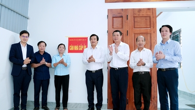 Saat-saat yang menyayat hati untuk orang ramai di 'Rumah Jawatankuasa Parti' - Bahagian 1: Kegembiraan ramai ahli Parti menjelang Tahun Baru.