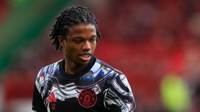 អ្នកចាត់ការក្រុម Manchester United រារាំងការផ្ទេរកីឡាករ។