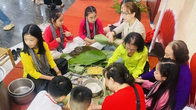 When Tet (Vietnamese Lunar New Year) 'touches' the school environment and children