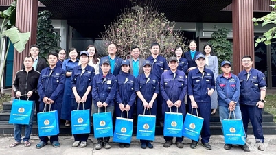 การแบ่งปันในช่วงเทศกาลตรุษจีนช่วยให้จิตใจของคนทำงานอบอุ่นขึ้น