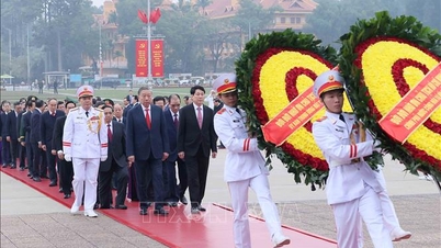 Partei- und Staatsführer erweisen Präsident Ho Chi Minh anlässlich des 96. Jahrestages der Gründung der Partei ihre Ehre.