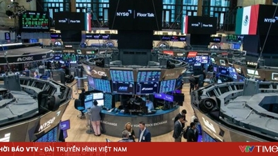 Wall Street surges, Dow Jones jumps over 500 points.