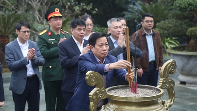 គណៈកម្មការត្រួតពិនិត្យកណ្តាលបានរៀបចំដំណើរទស្សនកិច្ចសិក្សាទៅកាន់តំបន់ប្រវត្តិសាស្ត្រ ATK ឌិញហ័រ ក្នុងខេត្តថៃង្វៀន។