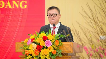 [Foto] Nhan Dan-avisen feirer 96-årsjubileet for grunnleggelsen av partiet.