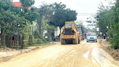 ជំរុញ​សន្ទុះ​តាមរយៈ​ការវិនិយោគ​សាធារណៈ។