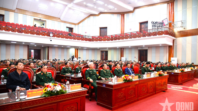 Hanoi Başkent Komutanlığı, Ay Yeni Yılı vesilesiyle subaylarla bir toplantı düzenledi.