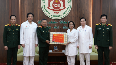 General Le Quang Minh besucht Hanoi und übermittelt Neujahrsgrüße.
