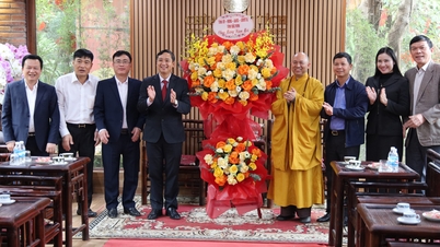 Nguyễn Viet Oốh, a Tartományi Népi Tanács elnöke újévi köszöntőt küldött Thich Đủ Thiennek.
