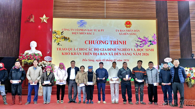 Nhiều phần quà Tết được trao cho người nghèo, đối tượng chính sách