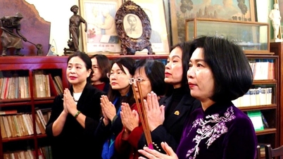 Președinta Consiliului Popular al orașului Hanoi, Phung Thi Hong Ha, a vizitat familia regretatului secretar general Le Duan și i-a transmis urări de Anul Nou.