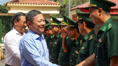 Trưởng Ban Tuyên giáo và Dân vận Thành ủy TPHCM thăm, chúc tết các cá nhân, đơn vị