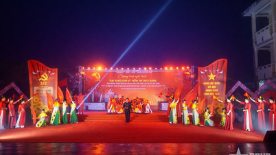 সোন ভি সীমান্ত কমিউনে পার্টির ৯৬তম প্রতিষ্ঠাবার্ষিকী উদযাপনের জন্য একটি প্রাণবন্ত শিল্পকর্ম অনুষ্ঠানের আয়োজন করা হয়েছে।