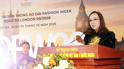 De Vietnamese Ao Dai zal internationaal te zien zijn tijdens de London Fashion Week 2026.