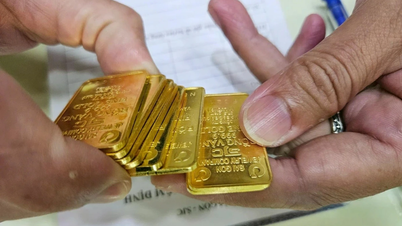 O preço das barras de ouro aumentou 3,7 milhões de VND por tael, ultrapassando a marca de 180 milhões de VND.