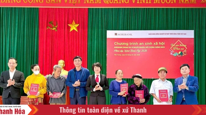 O Agribank Nam Thanh Hoa distribuiu 1.800 presentes de Tet em vários locais da província.