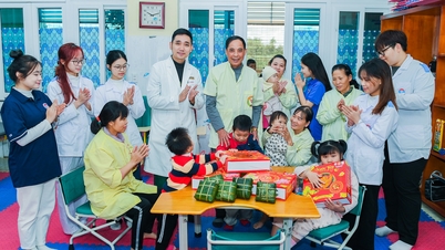 O Hospital de Reabilitação Hai Duong presta cuidados aos pacientes durante o Tet (Ano Novo Lunar).