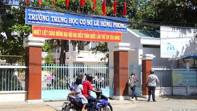 Acusada de cobrar taxas excessivas, a Escola Secundária Le Hong Phong (Khanh Hoa) afirma que "as contribuições dos pais eram voluntárias".