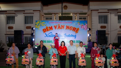 ឃុំតឹនថាញ់បានរៀបចំព្រឹត្តិការណ៍ "និទាឃរដូវនៃសេចក្តីស្រឡាញ់" និងផ្តល់អំណោយបុណ្យតេតដល់ប្រជាជន។