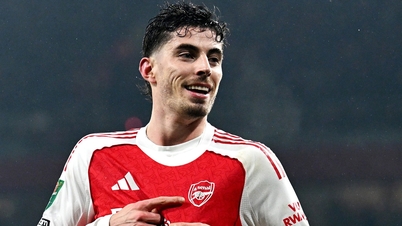 Arsenal porazil Chelsea: Mikel Arteta a dárek od Kaie Havertze