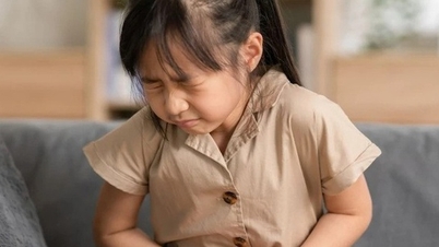 Comment soulager les maux de ventre et les vomissements chez l'enfant à la maison.