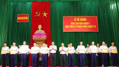 The Naval Region 4 Training Center held a graduation ceremony for the first phase of training for naval officer cadets.