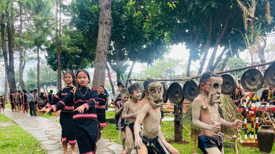 Gia Lai restaurează și promovează festivaluri care utilizează gonguri și tobe ale grupurilor etnice Bahnar, Jrai, Cham și H'rê.