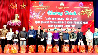 Xuan Hoa beldesindeki yoksullara yaklaşık 50 milyon VND bağışta bulunuldu.