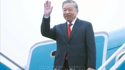 Fotogalerie generálního tajemníka To Lama odjíždějícího na státní návštěvu Laosu.