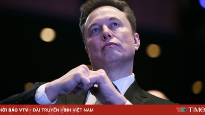 Elon Musk, net serveti 800 milyar doları aşan ilk kişi oldu.