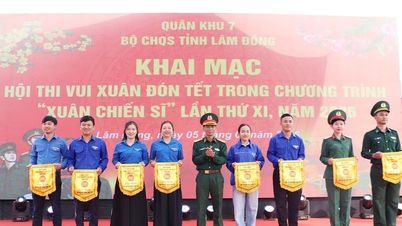 Cerimônia de abertura do concurso "Celebrando a Primavera e Recebendo o Tet" – Fortalecendo os laços entre os militares e o povo de Lam Dong