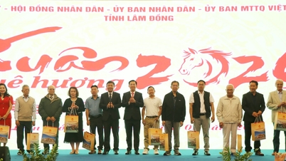 ຊາວຫວຽດນາມຢູ່ຕ່າງປະເທດຫຼາຍກວ່າ 100 ຄົນໄດ້ເຂົ້າຮ່ວມງານຊຸມນຸມສະເຫຼີມສະຫຼອງລະດູໃບໄມ້ປົ່ງຢູ່ເມືອງເລີມດົ່ງ ເພື່ອສະເຫຼີມສະຫຼອງປີມ້າ 2026.