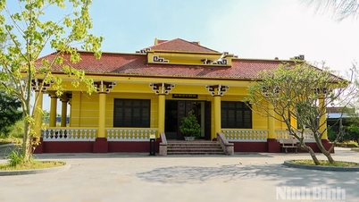 Visita al sitio conmemorativo del escritor Nam Cao