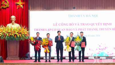 Announcement of the decision to establish the Hanoi Newspaper and Radio and Television Agency.