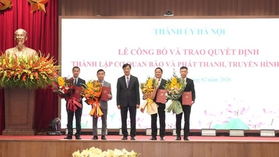 Ogłoszenie i przedstawienie decyzji o utworzeniu Agencji Prasy, Radia i Telewizji w Hanoi.