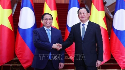 Thủ tướng Phạm Minh Chính gặp Thủ tướng Lào